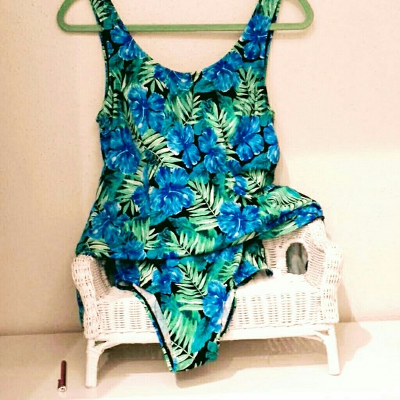 Bathing suit. . One piece - Picture 4 of 6